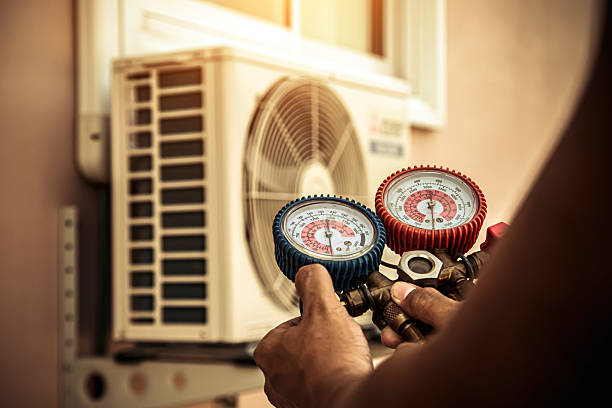 Professional Hvac technician working in Hines, IL